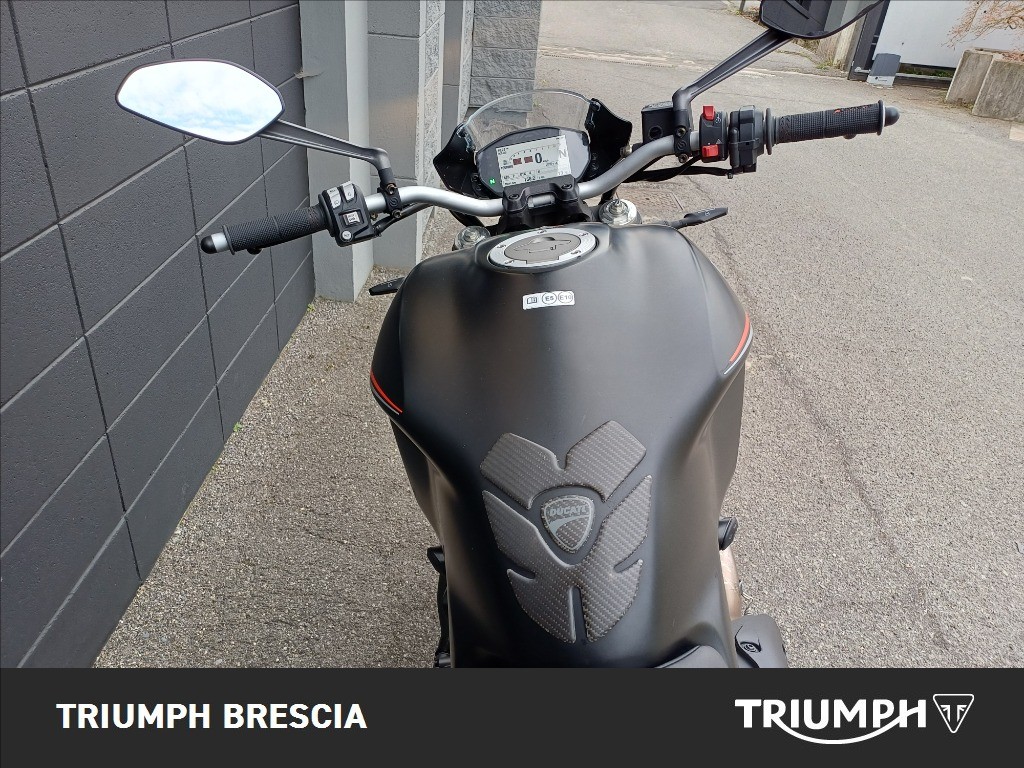 DUCATI Monster 821 Stealth