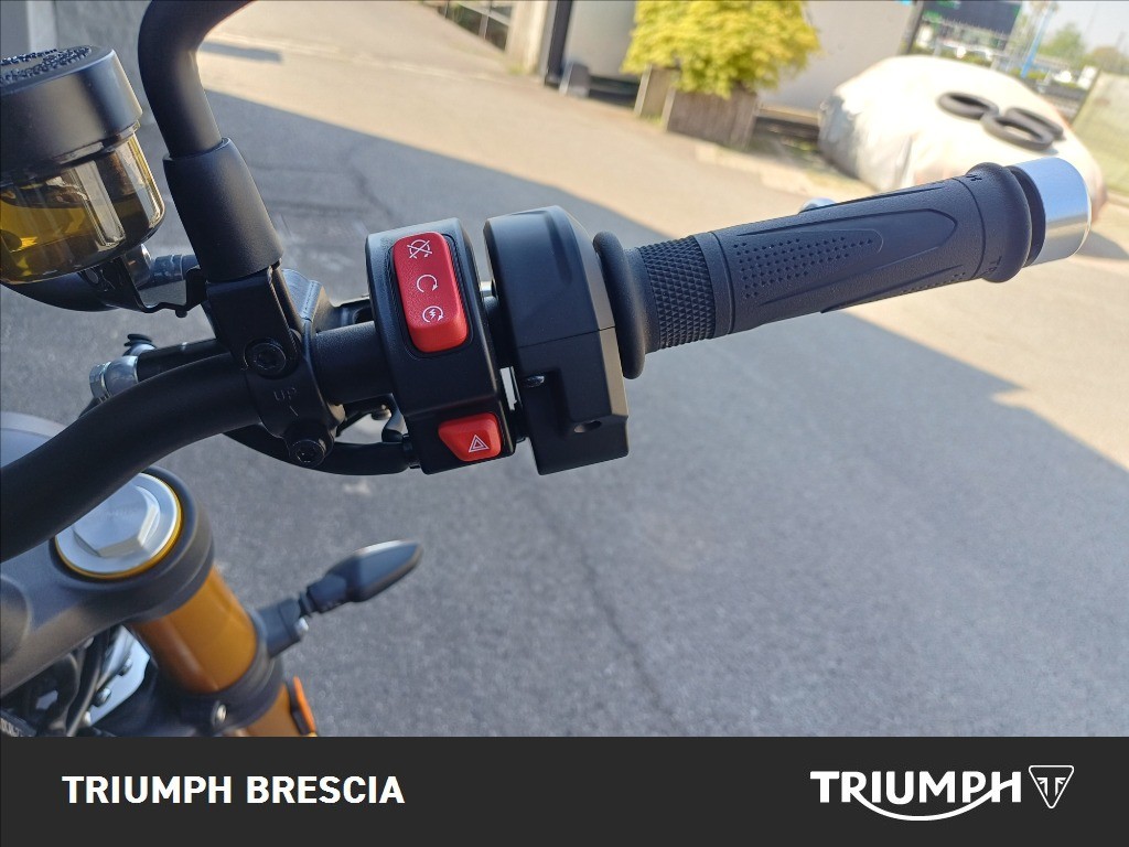 TRIUMPH Scrambler 900 Matt Khaki Green / Matt Phantom Black Abs