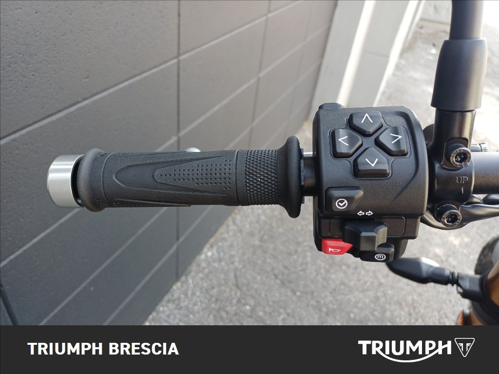 TRIUMPH Scrambler 900 Matt Khaki Green / Matt Phantom Black Abs