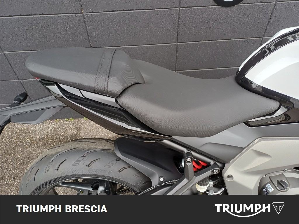 TRIUMPH Daytona 660 Abs