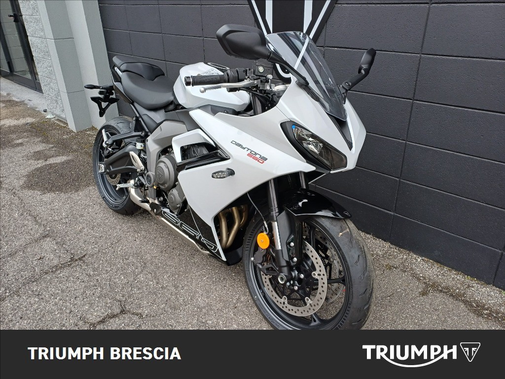 TRIUMPH Daytona 660 Abs