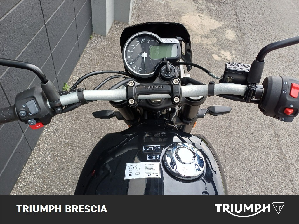 TRIUMPH Tracker 400 Phantom Black Abs