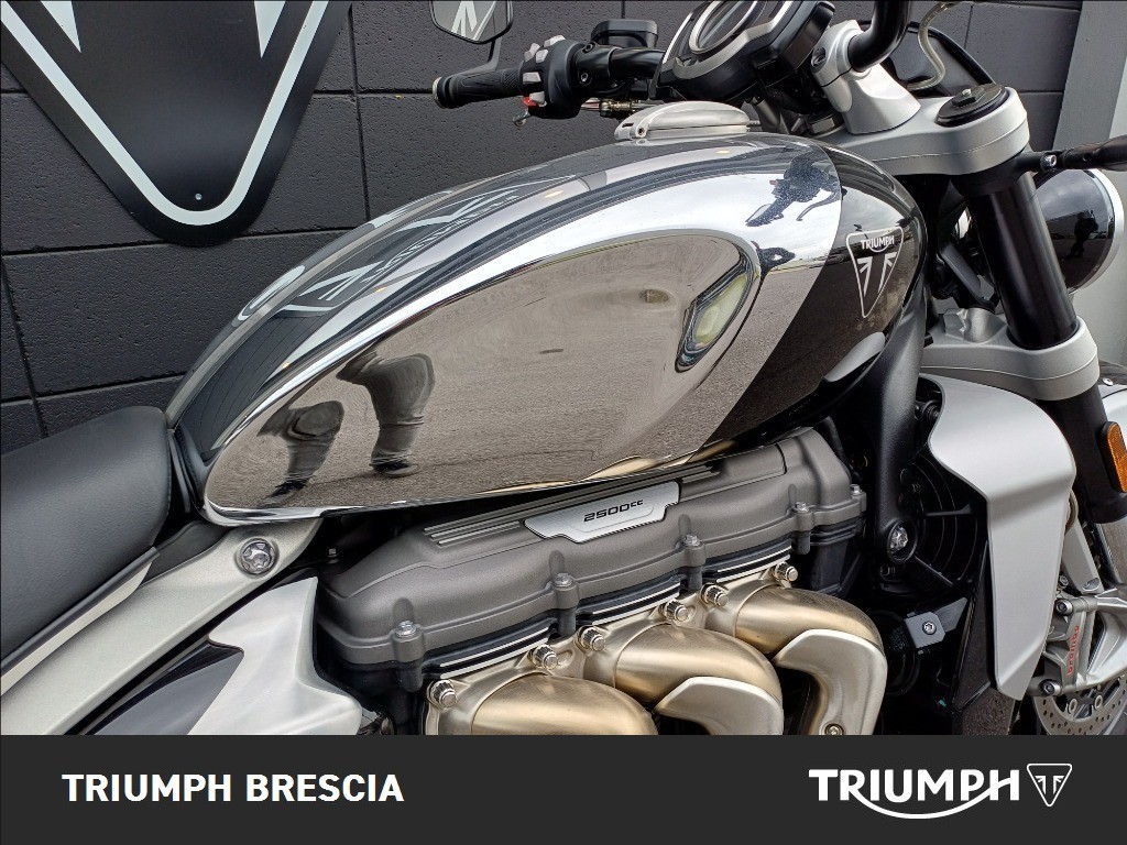TRIUMPH Rocket III 2500 R Chrome Edition
