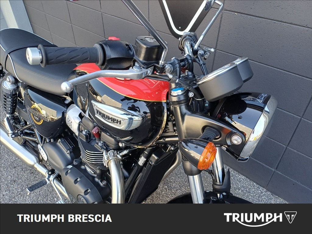 TRIUMPH Bonneville 900 T100 