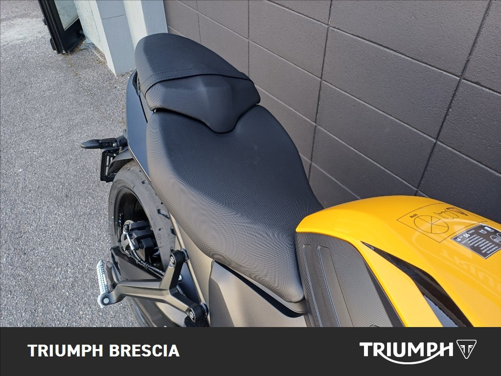 TRIUMPH Trident 660 Cosmic Yellow Abs