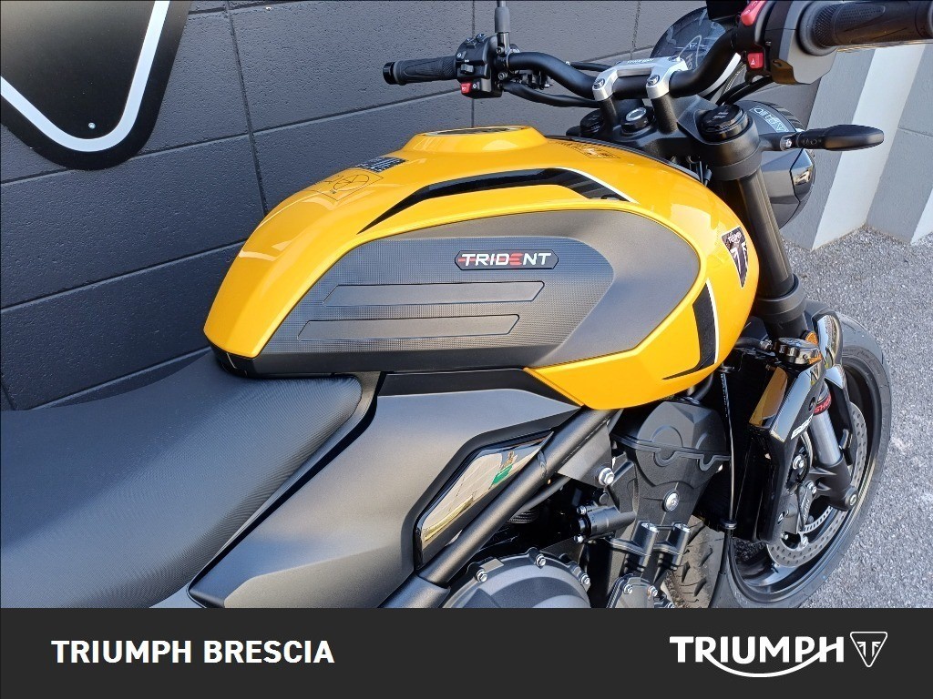 TRIUMPH Trident 660 Cosmic Yellow Abs